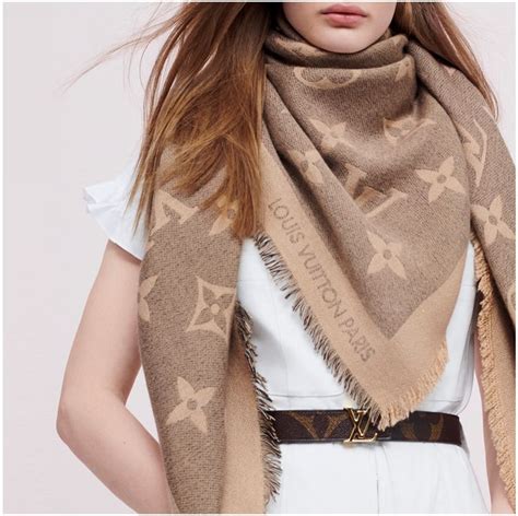 louis vuitton scarf outfit